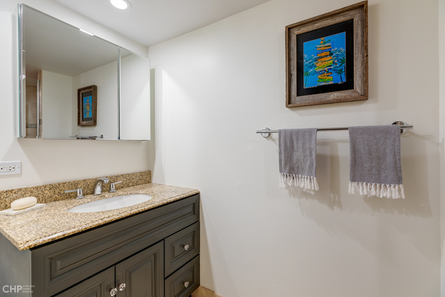 510 W Roscoe Street Unit: 1