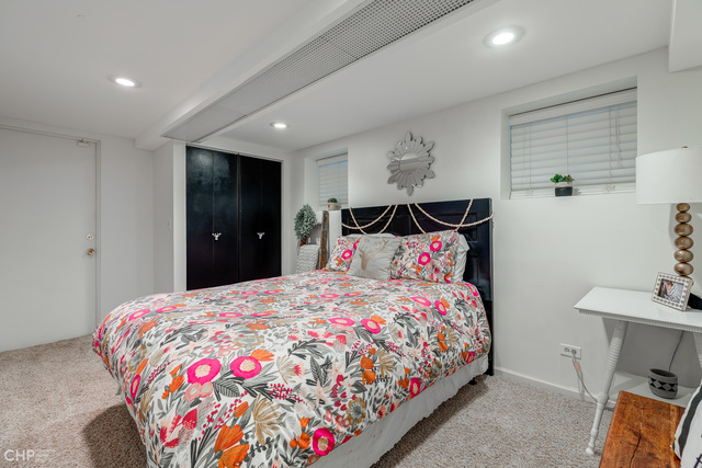 510 W Roscoe Street Unit: 1