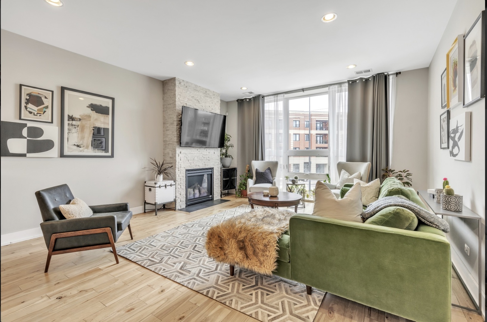 3215 N Elston Avenue Unit: 2S