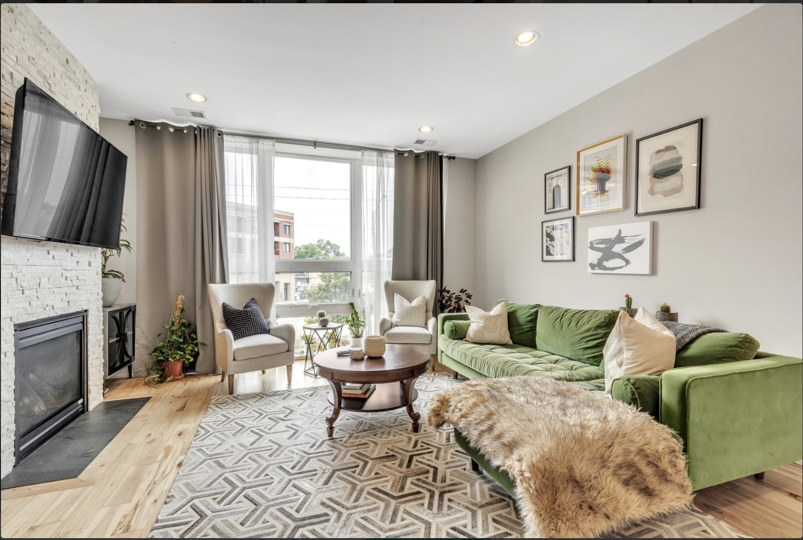3215 N Elston Avenue Unit: 2S