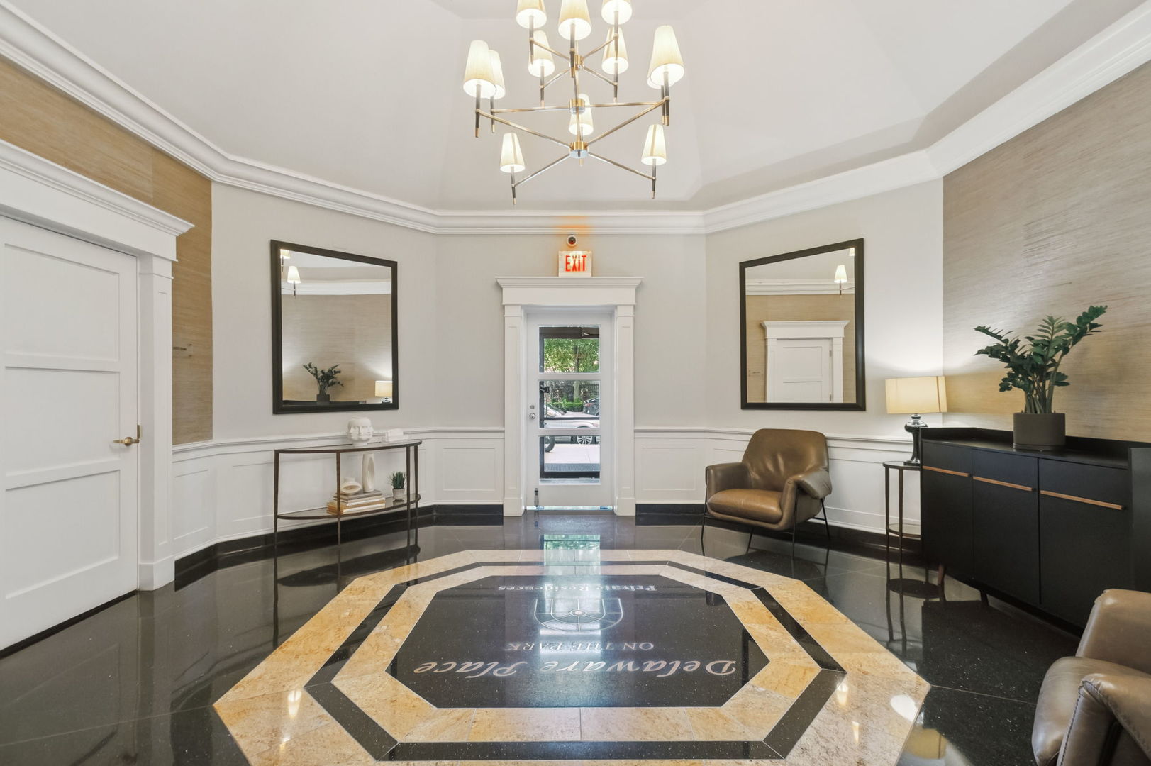 33 W Delaware Place Unit: 21A