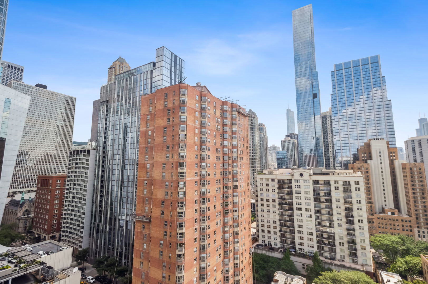 33 W Delaware Place Unit: 21A