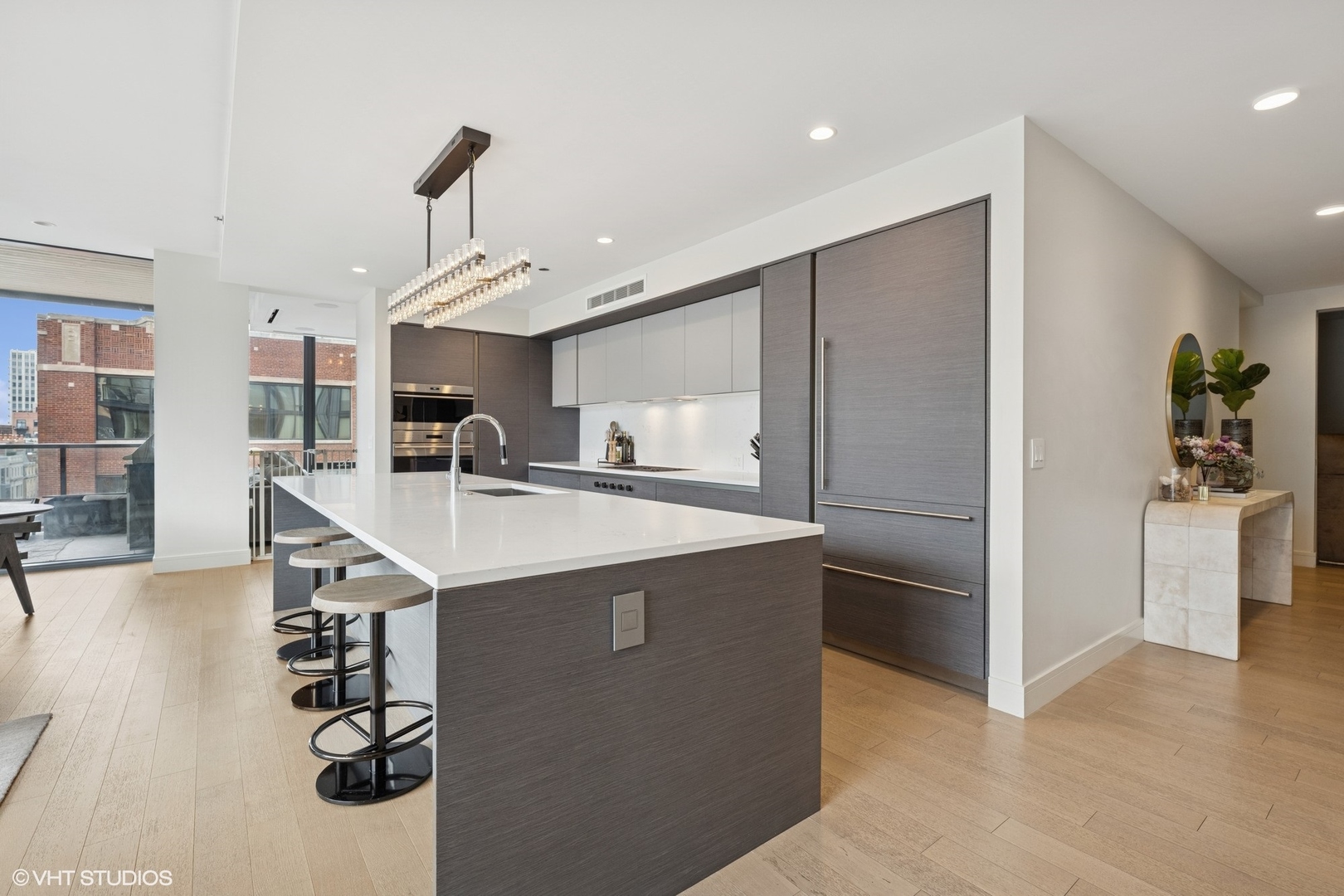 366 W Superior Street Unit: 702