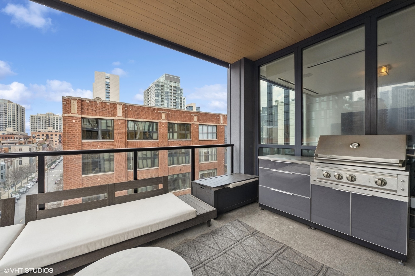 366 W Superior Street Unit: 702