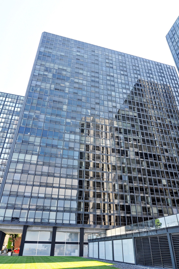 900 N Lake Shore Drive Unit: 1904