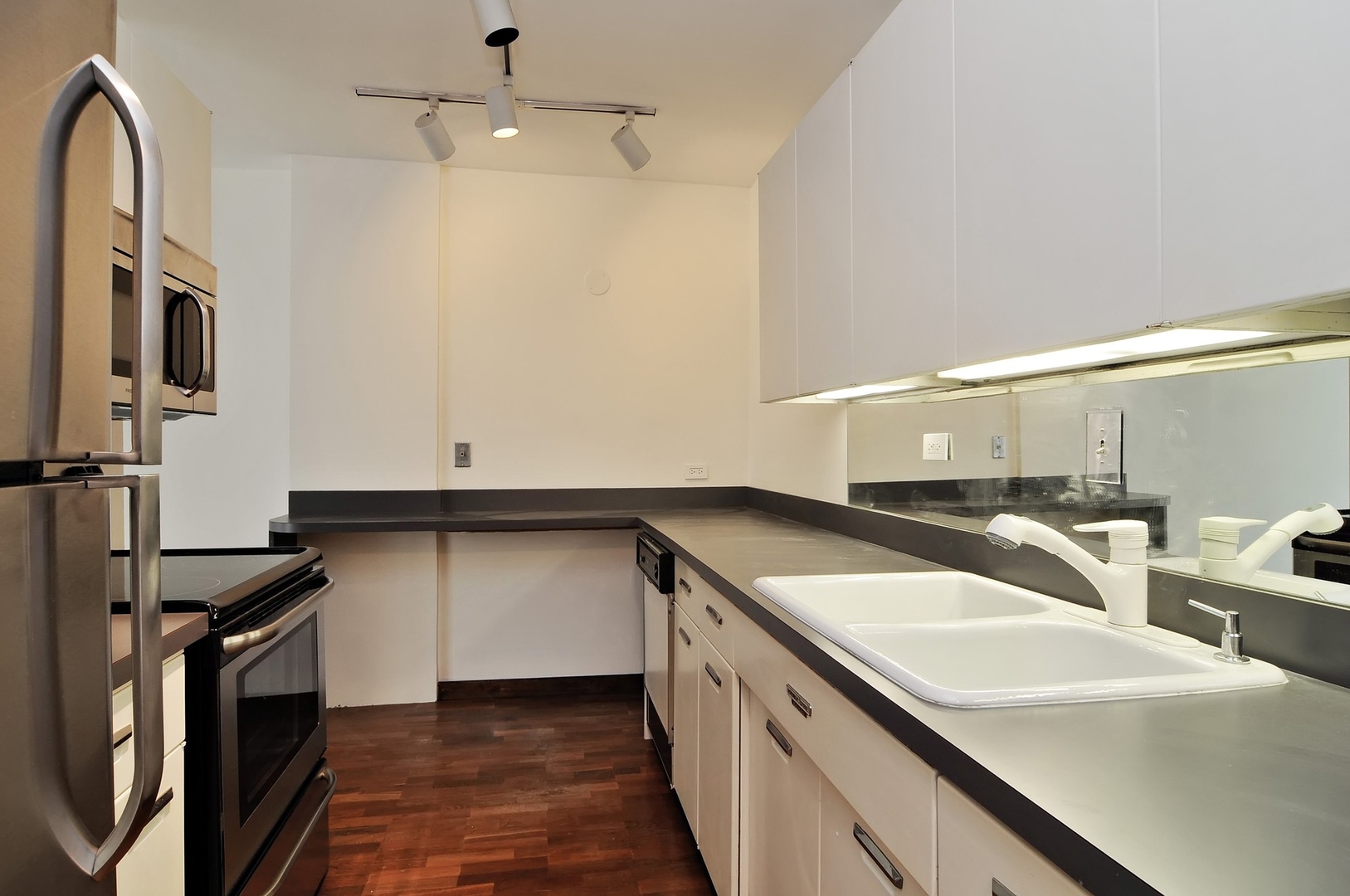 900 N Lake Shore Drive Unit: 1904