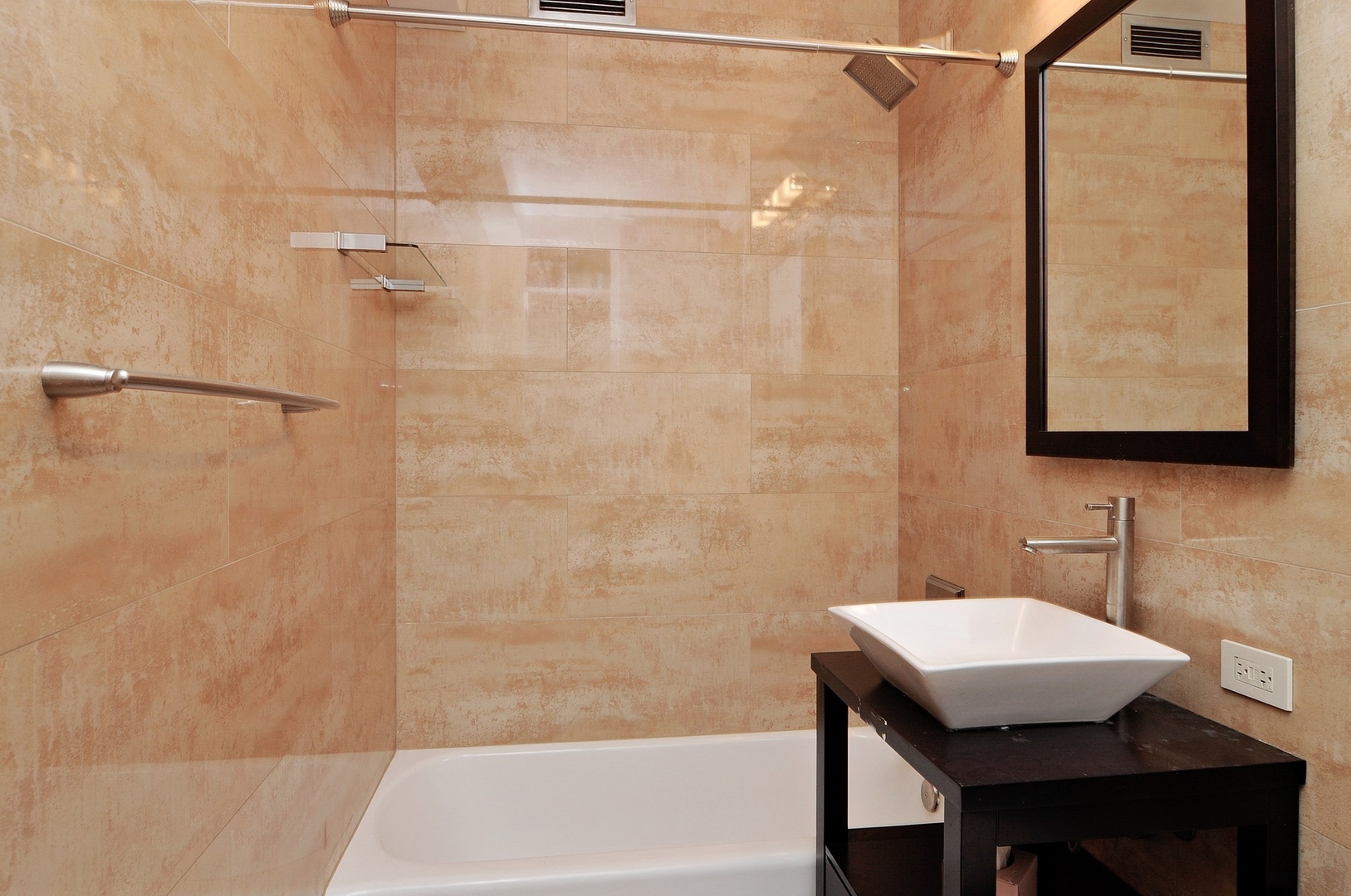 900 N Lake Shore Drive Unit: 1904