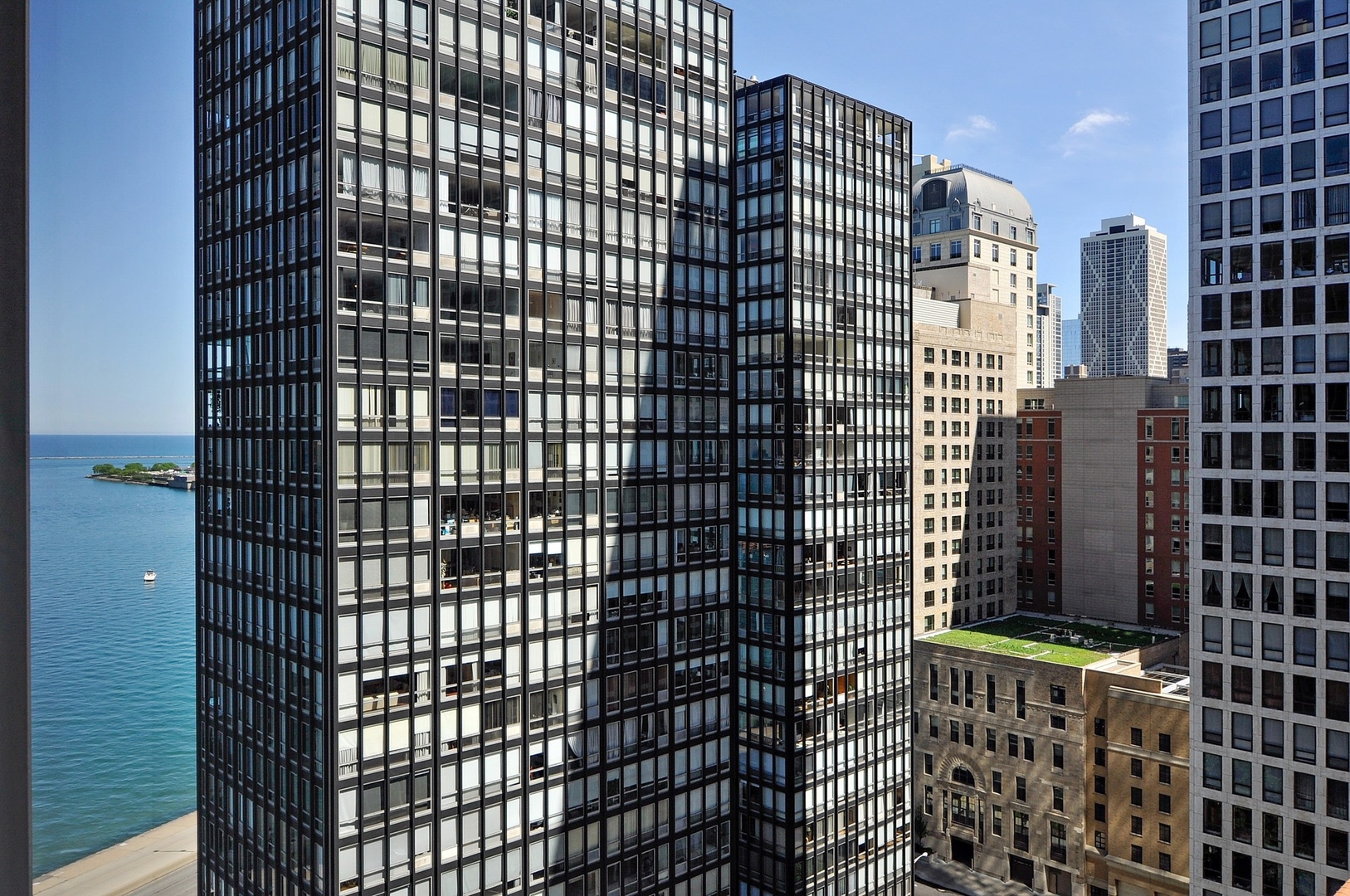 900 N Lake Shore Drive Unit: 1904