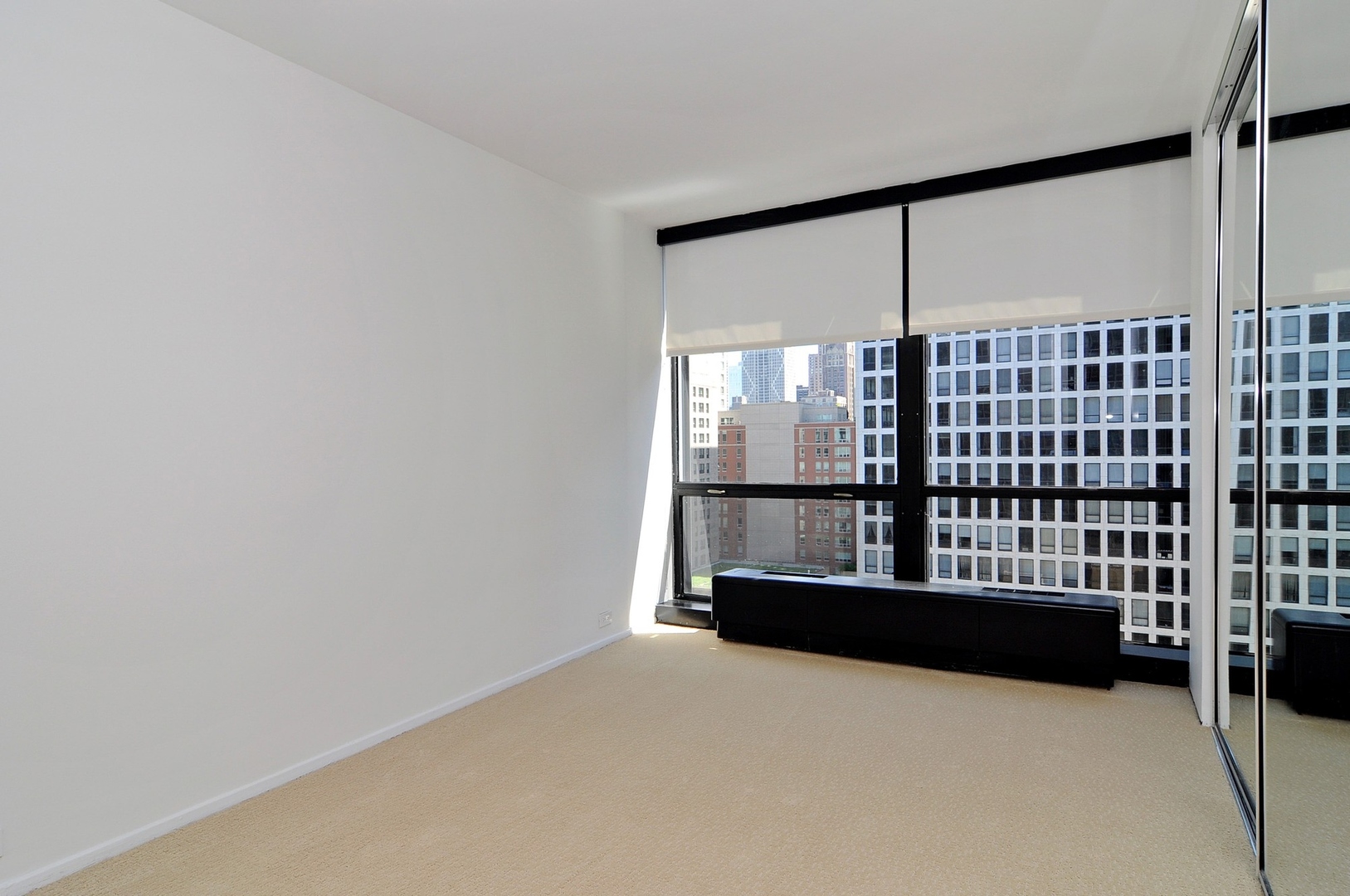 900 N Lake Shore Drive Unit: 1904