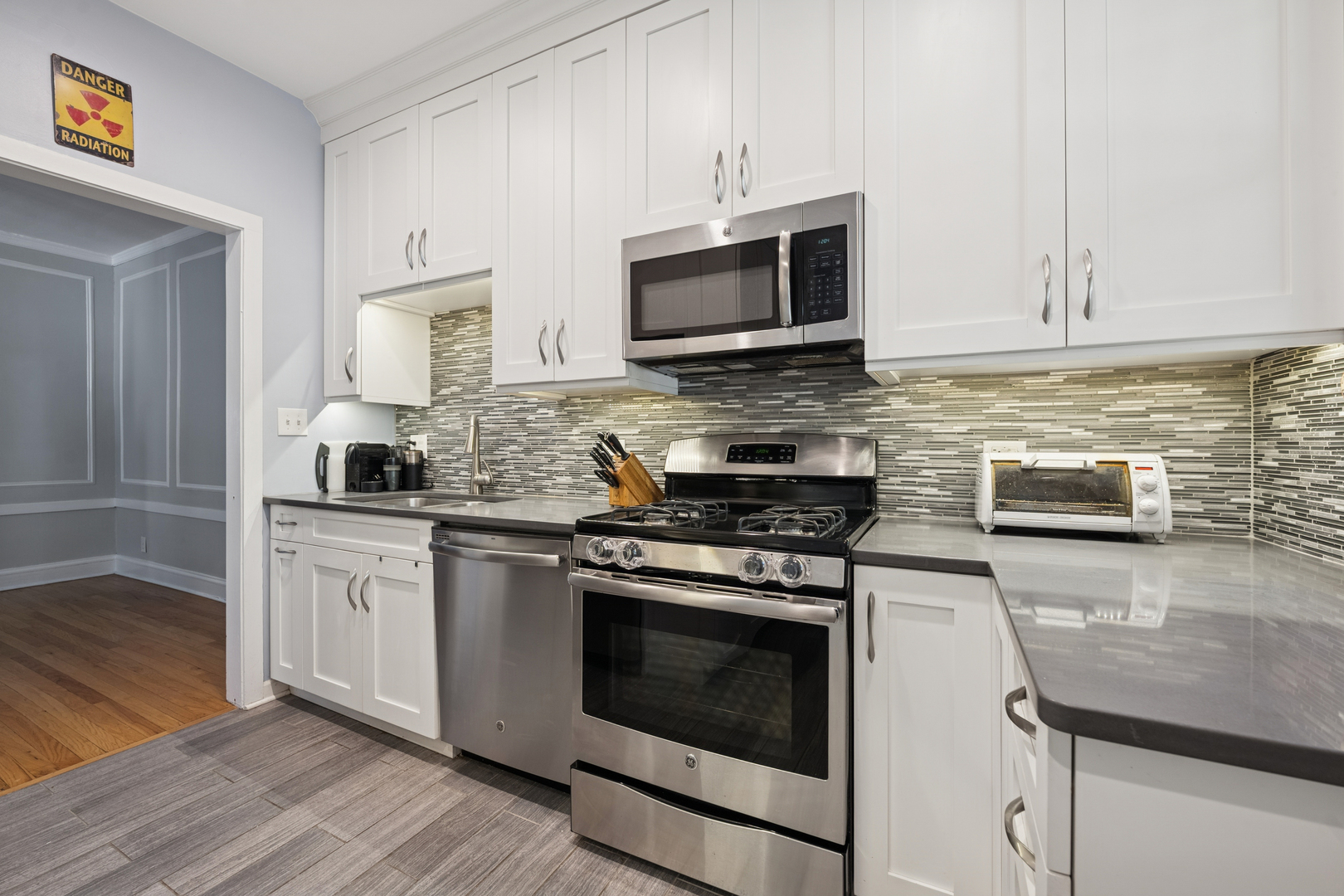644 W Melrose Street Unit: 2E