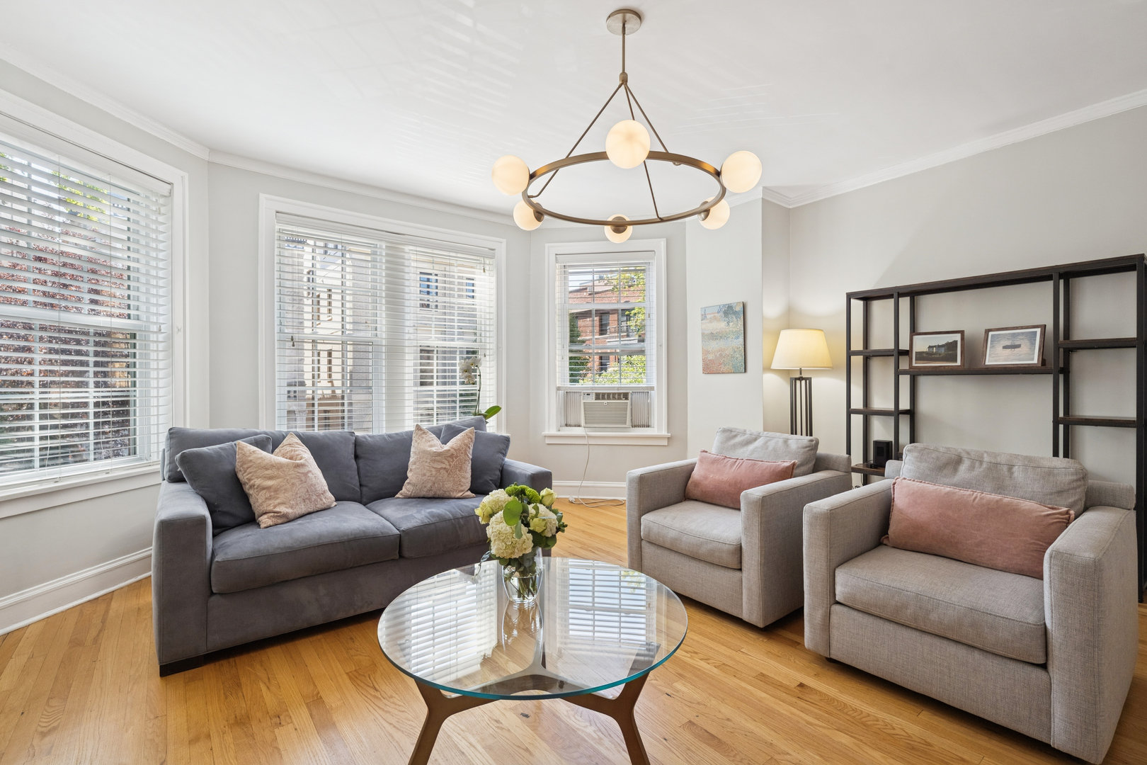 644 W Melrose Street Unit: 2E