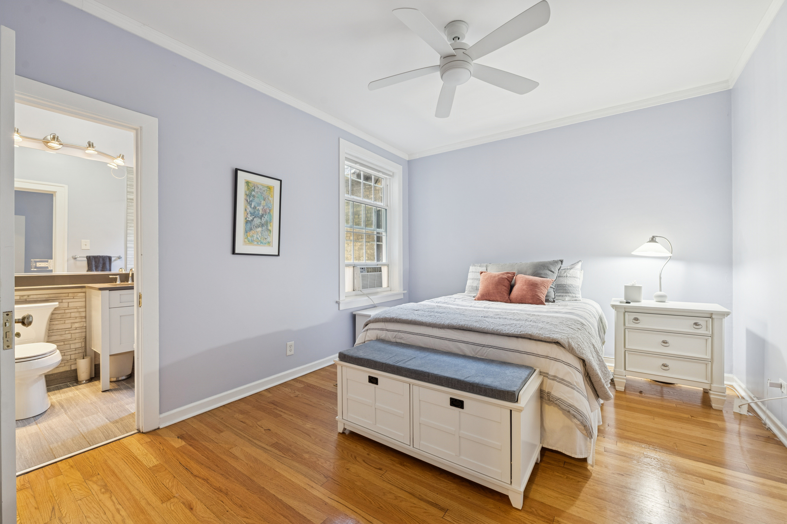 644 W Melrose Street Unit: 2E