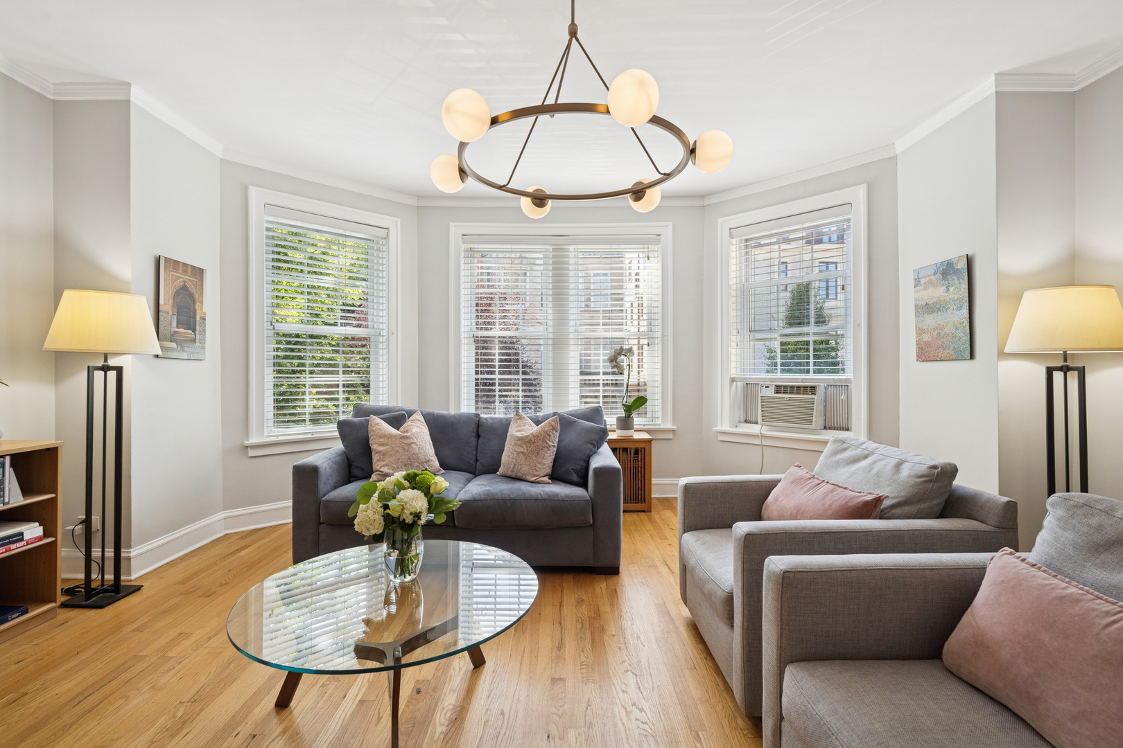 644 W Melrose Street Unit: 2E