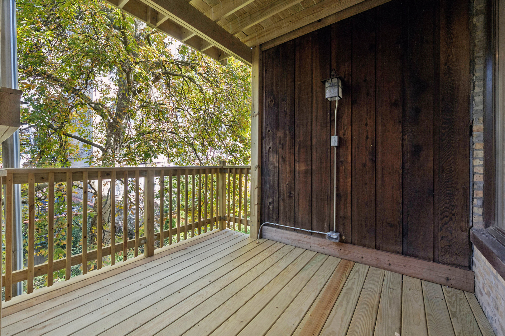 644 W Melrose Street Unit: 2E