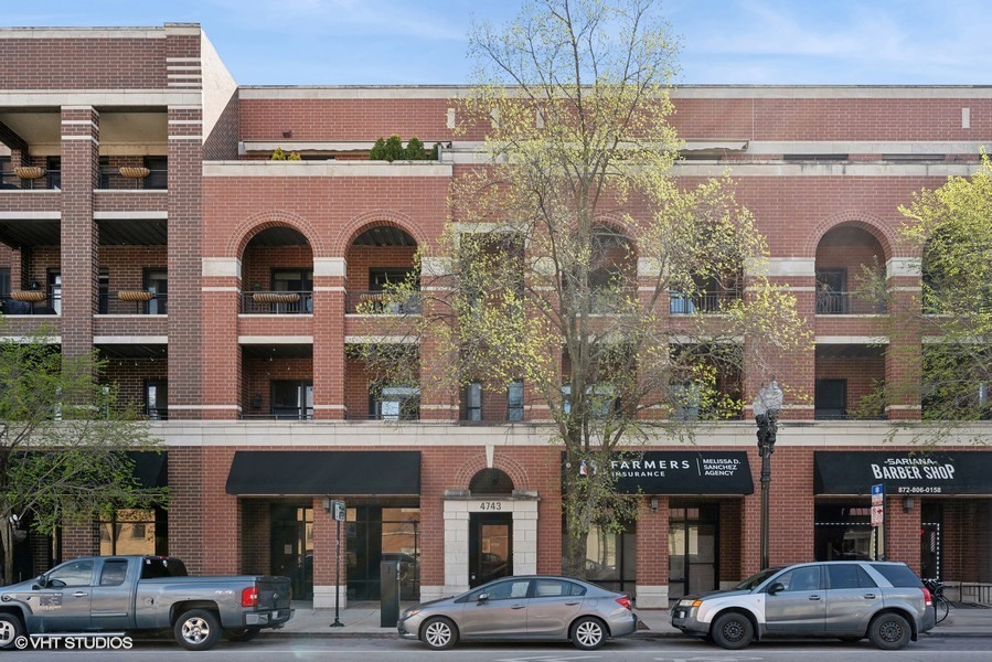 4743 N Clark Street Unit: 3S