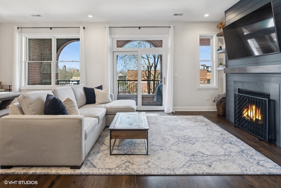 4743 N Clark Street Unit: 3S