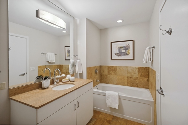 123 S Green Street Unit: 409B