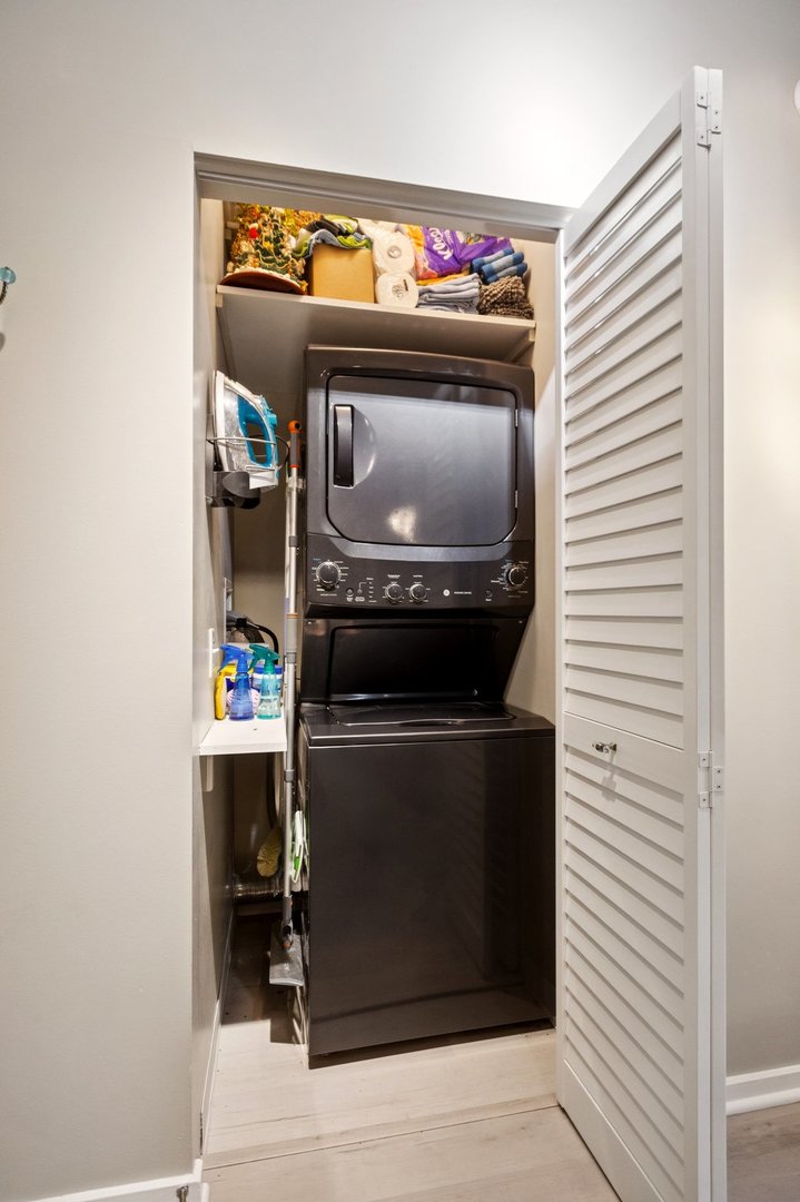 123 S Green Street Unit: 409B