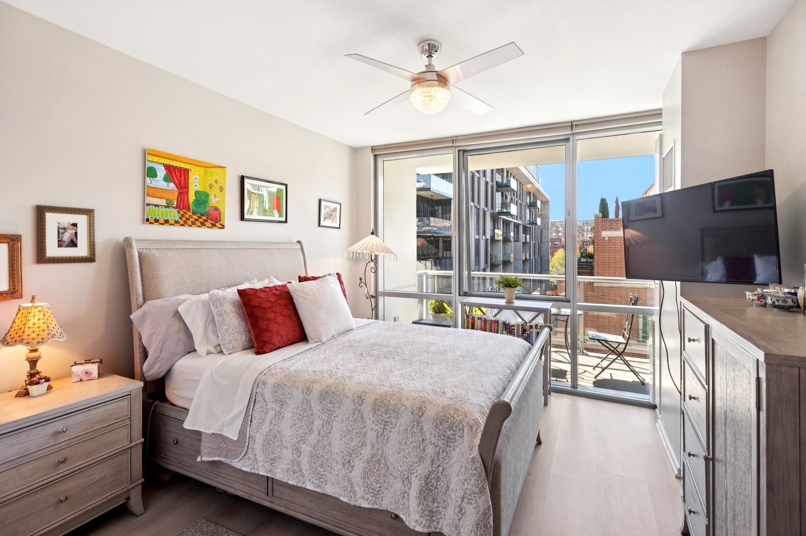 123 S Green Street Unit: 409B