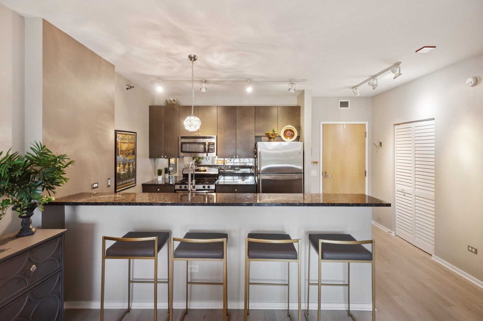 123 S Green Street Unit: 409B