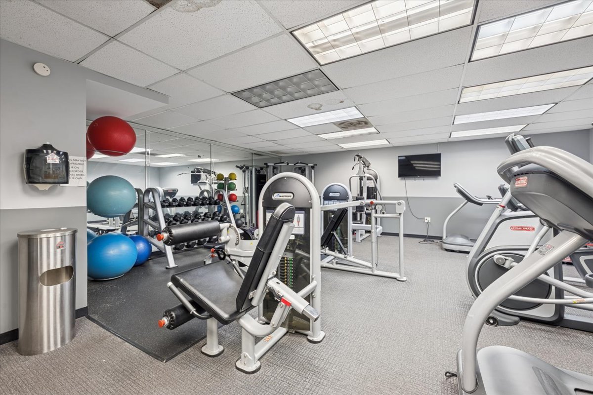 6030 N Sheridan Road Unit: 807