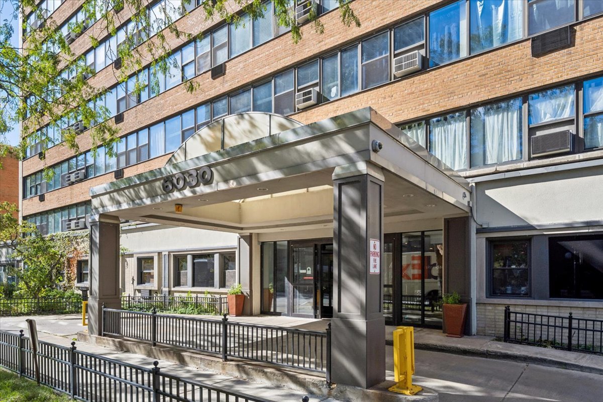 6030 N Sheridan Road Unit: 807