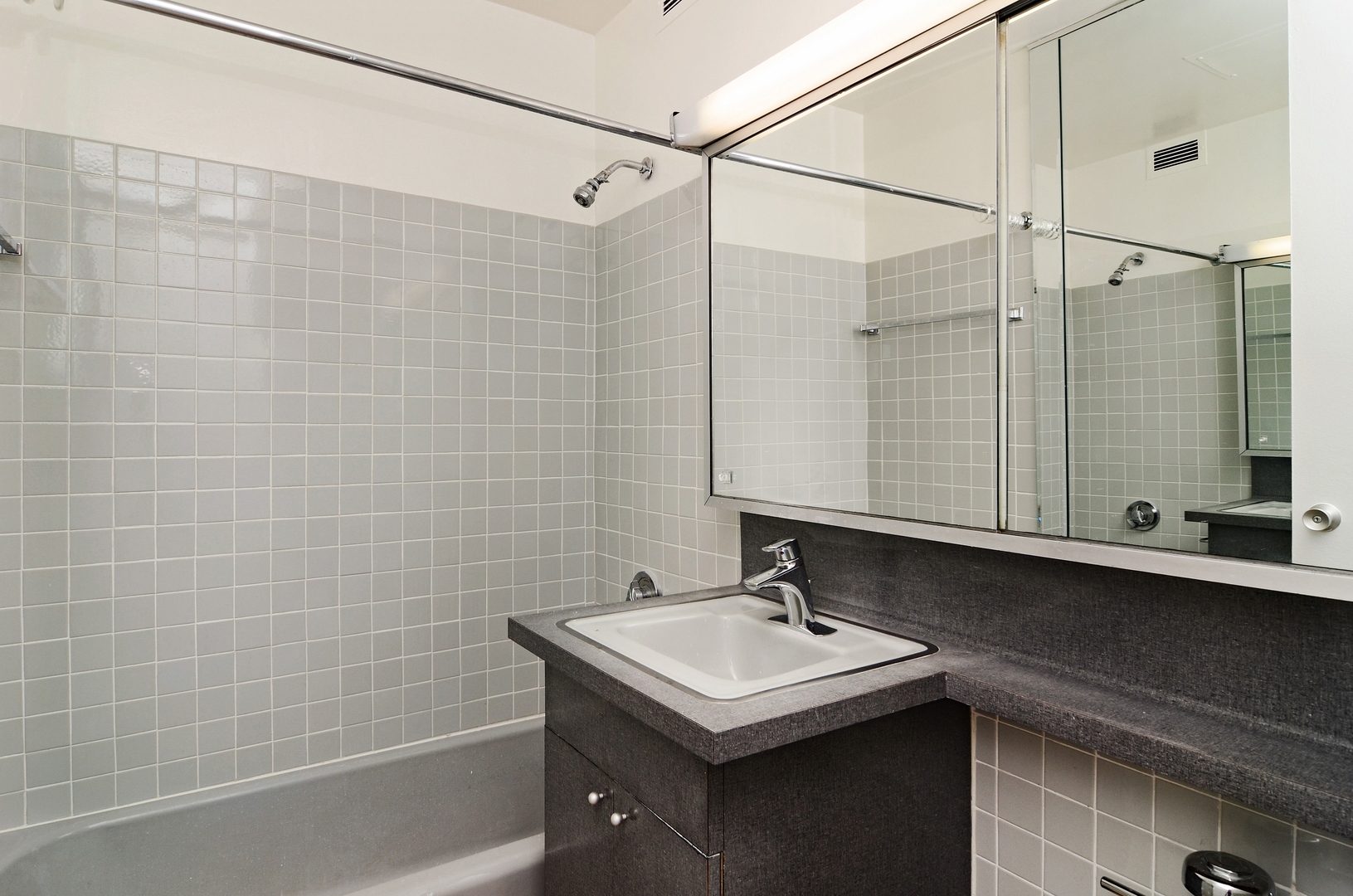 910 N LAKE SHORE Drive Unit: 1415