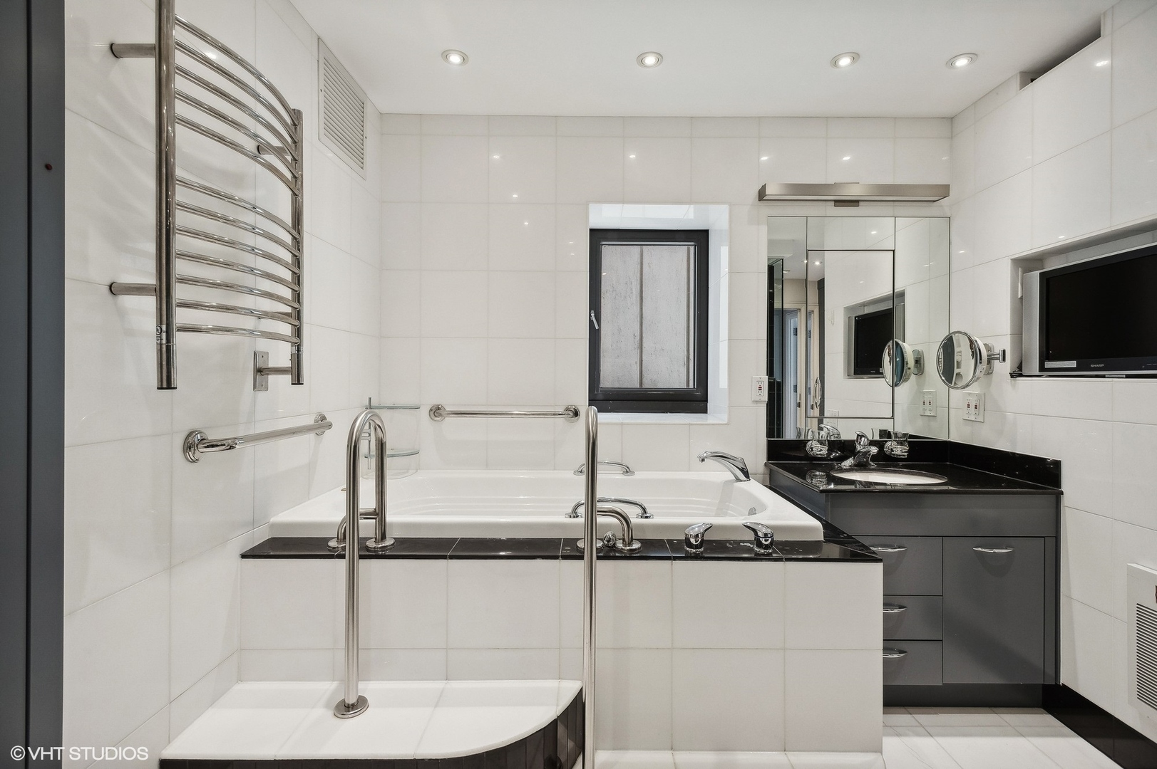 1100 N Lake Shore Drive Unit: 33A