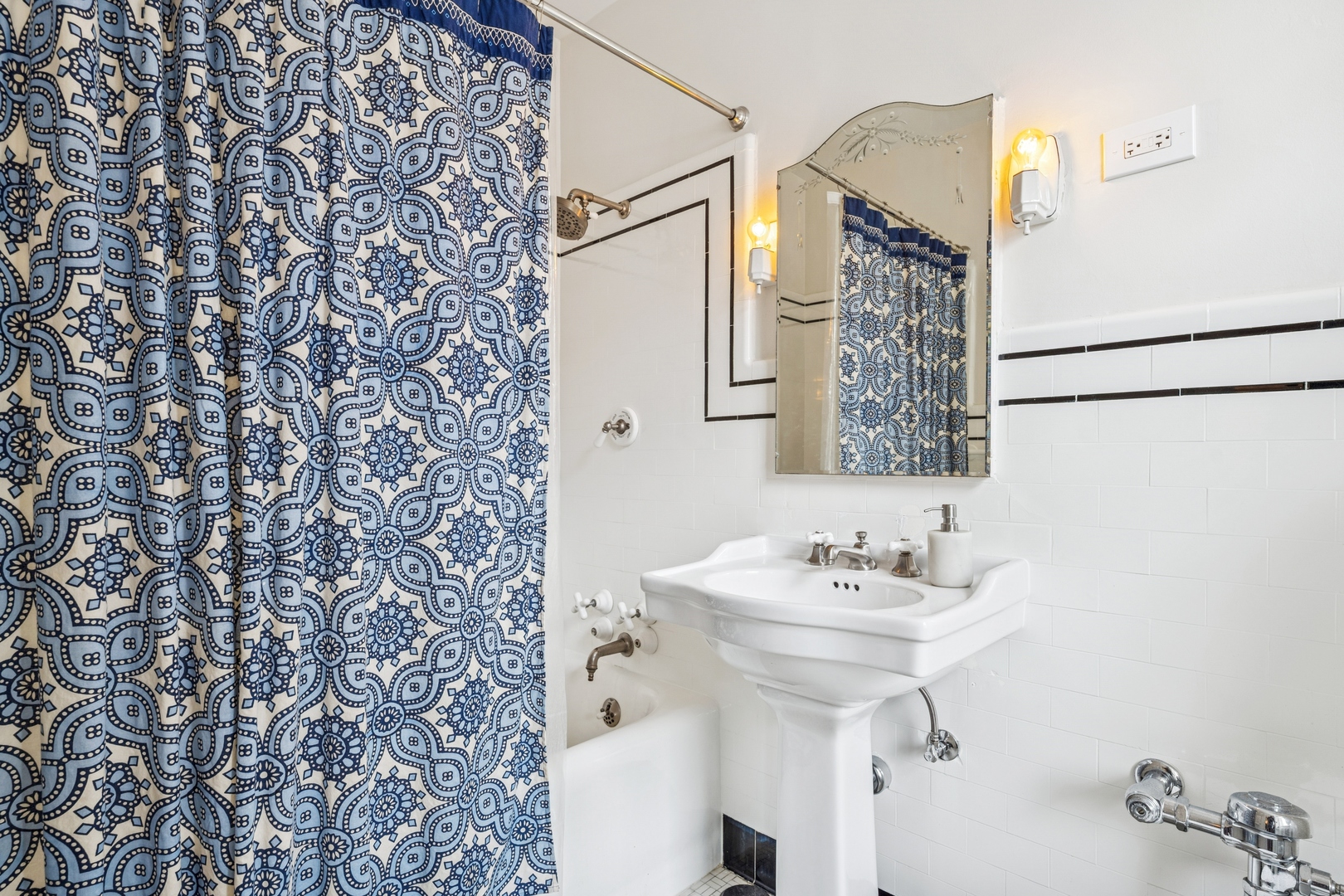 3300 N LAKE SHORE Drive Unit: 15A