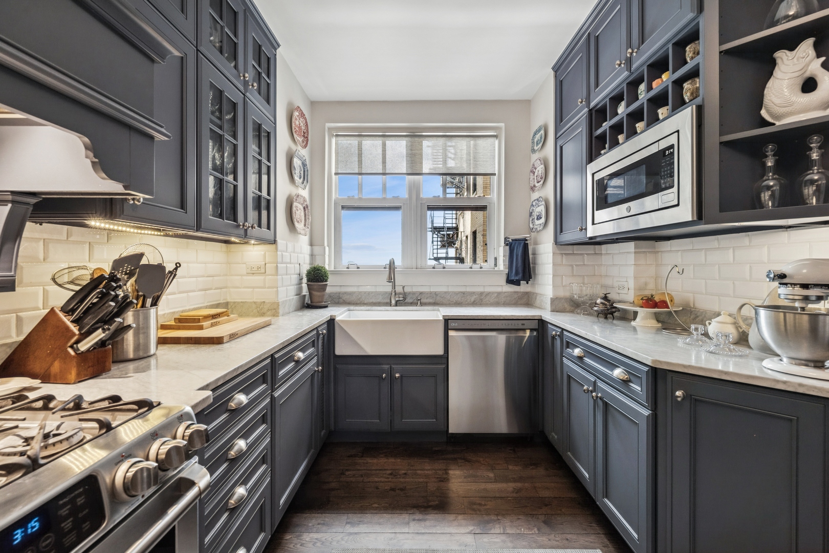 3300 N LAKE SHORE Drive Unit: 15A