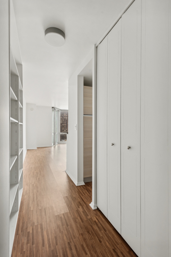 21 W Goethe Street Unit: 17K