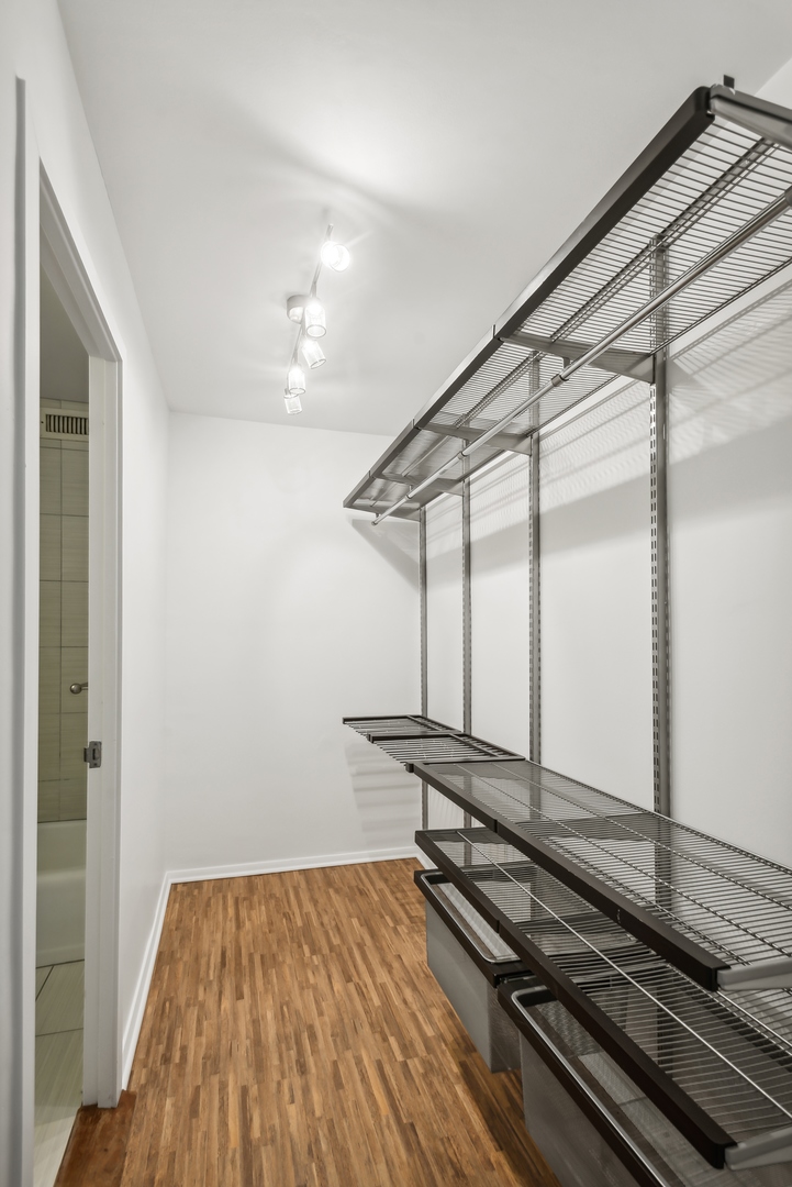 21 W Goethe Street Unit: 17K