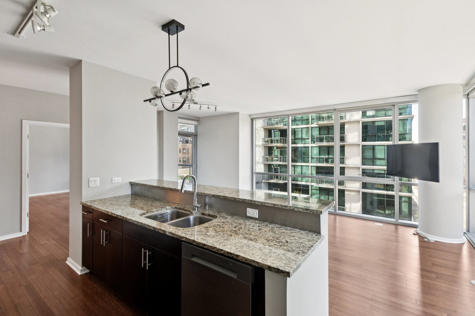 123 S Green Street Unit: 408B