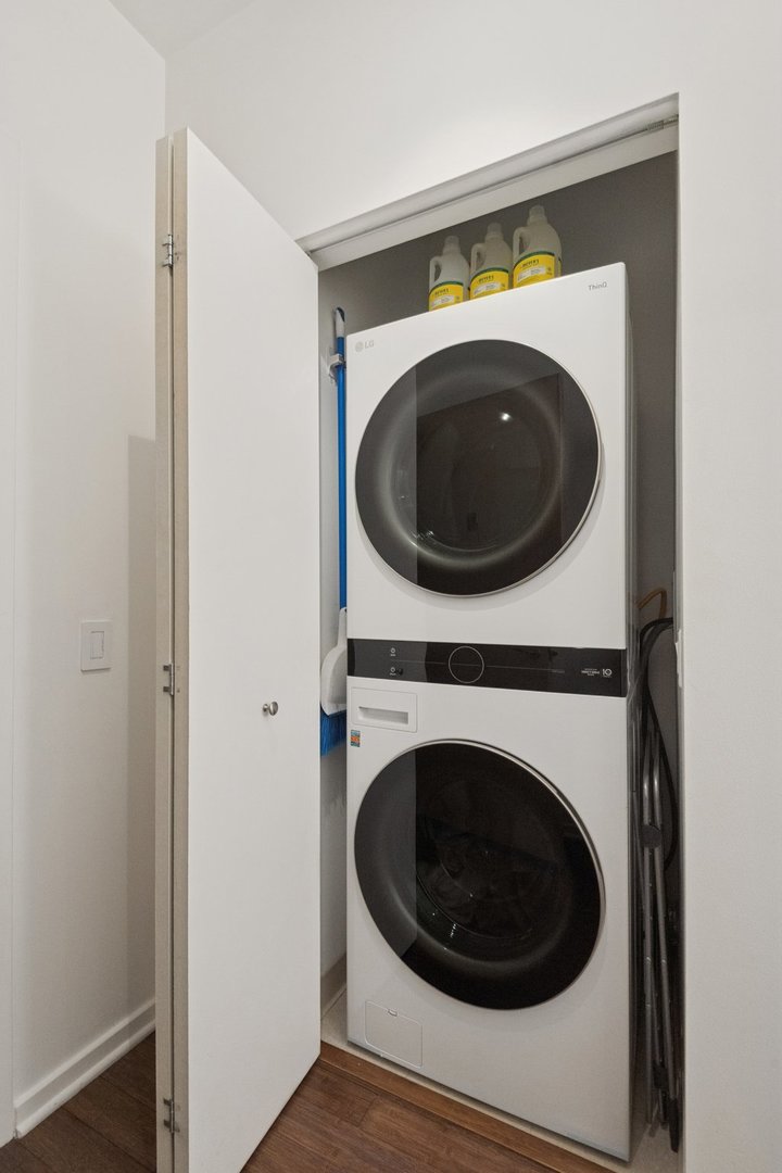 125 S Green Street Unit: 506A