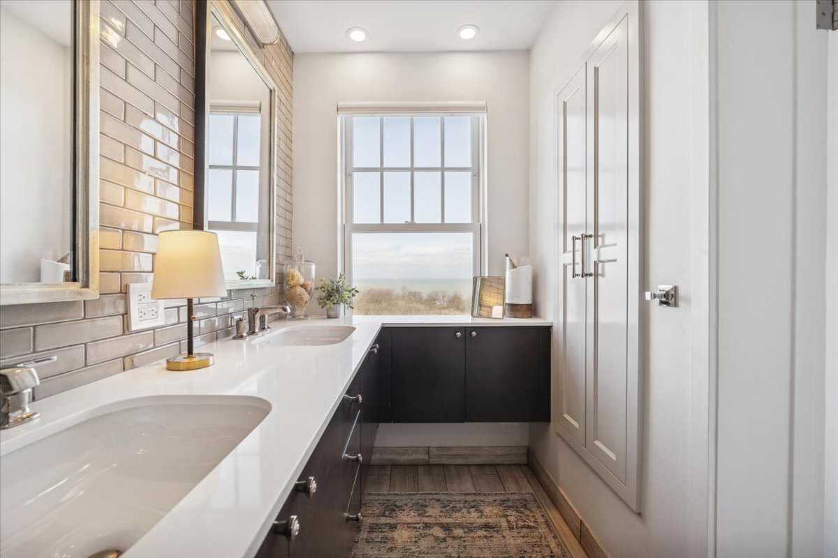 3530 N Lake Shore Drive Unit: 11B