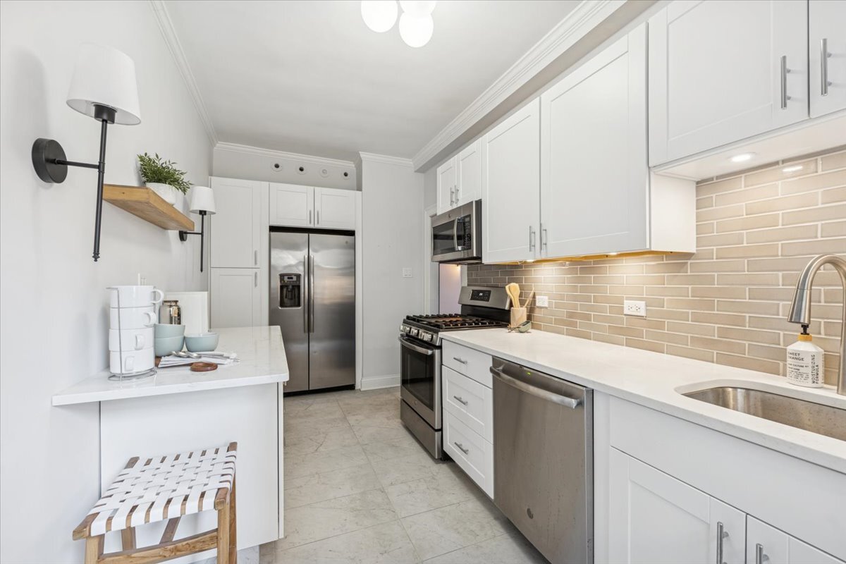 3530 N Lake Shore Drive Unit: 11B