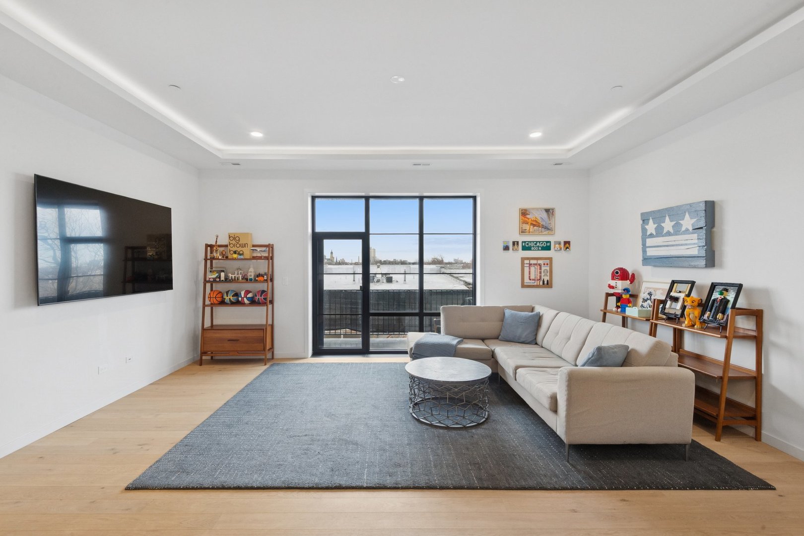 504 N Leavitt Street Unit: 406