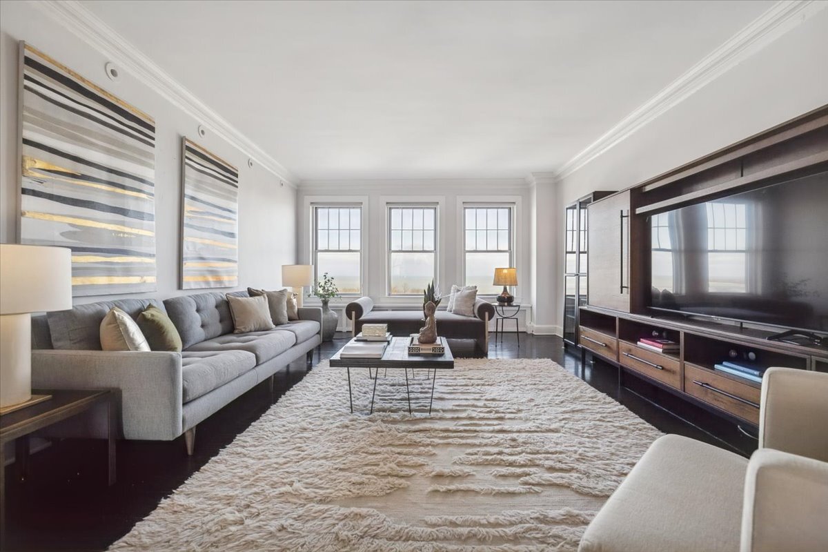 3530 N Lake Shore Drive Unit: 11B