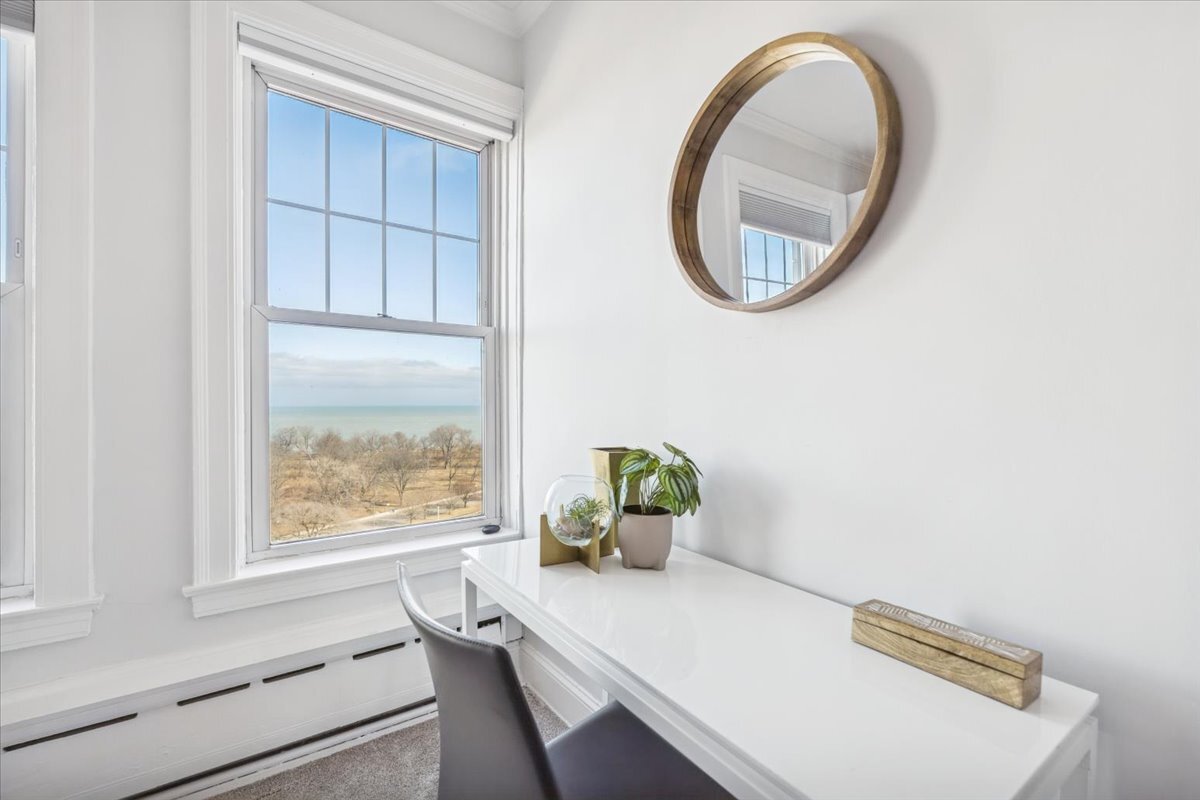 3530 N Lake Shore Drive Unit: 11B