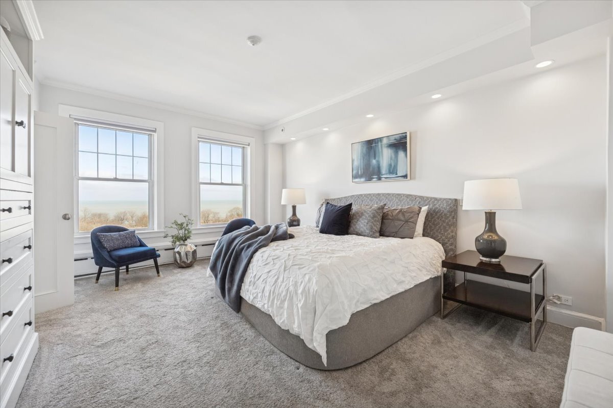 3530 N Lake Shore Drive Unit: 11B