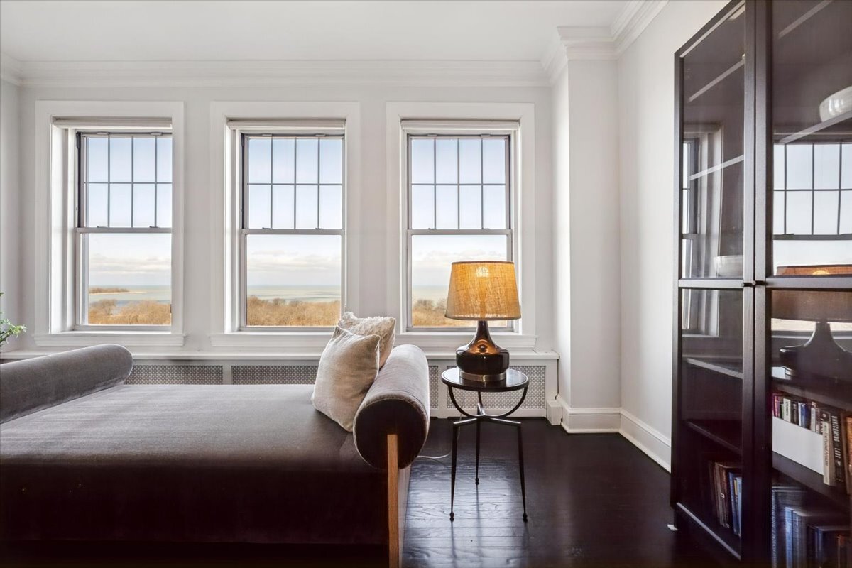 3530 N Lake Shore Drive Unit: 11B