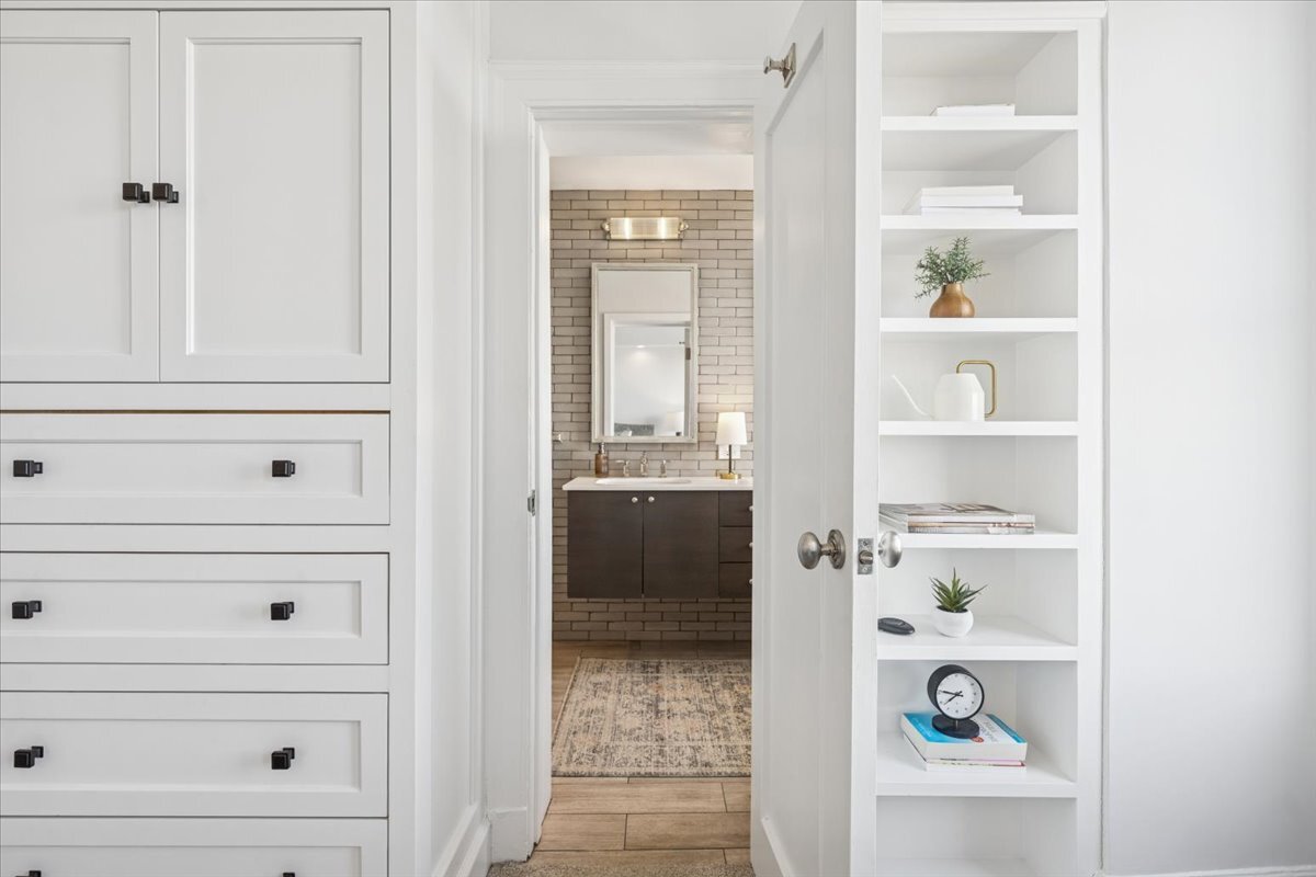 3530 N Lake Shore Drive Unit: 11B