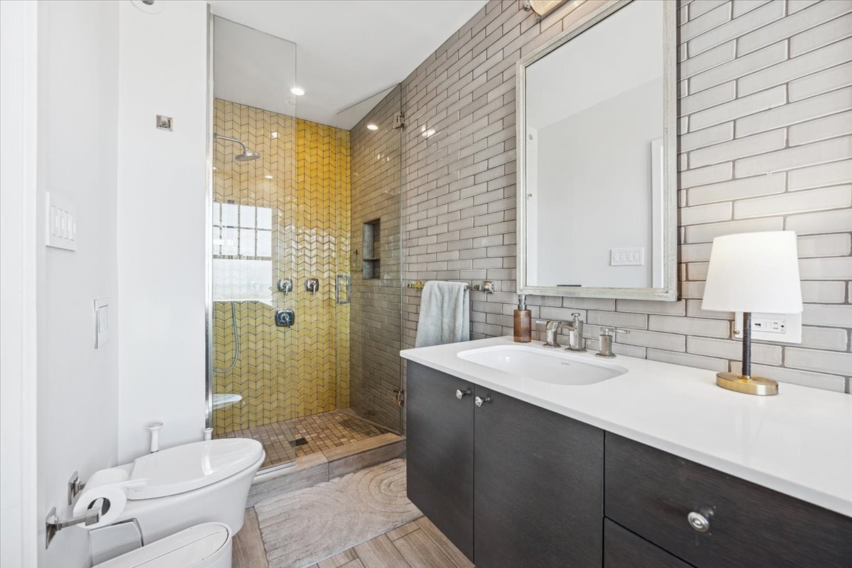 3530 N Lake Shore Drive Unit: 11B