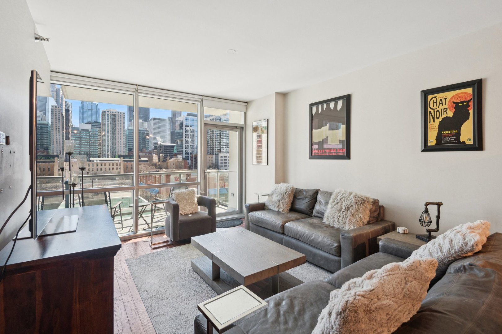 123 S Green Street Unit: 505B