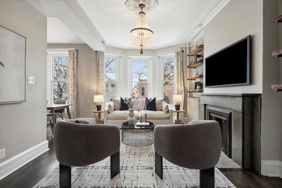 2151 N SEMINARY Avenue Unit: B