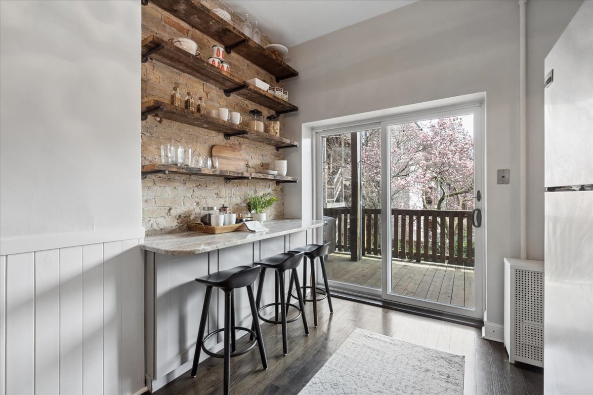 2151 N SEMINARY Avenue Unit: B