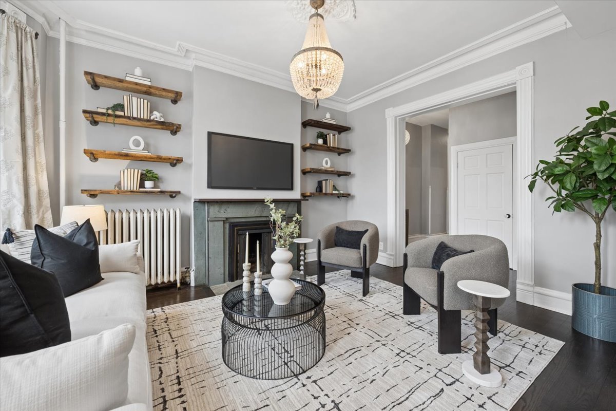 2151 N SEMINARY Avenue Unit: B