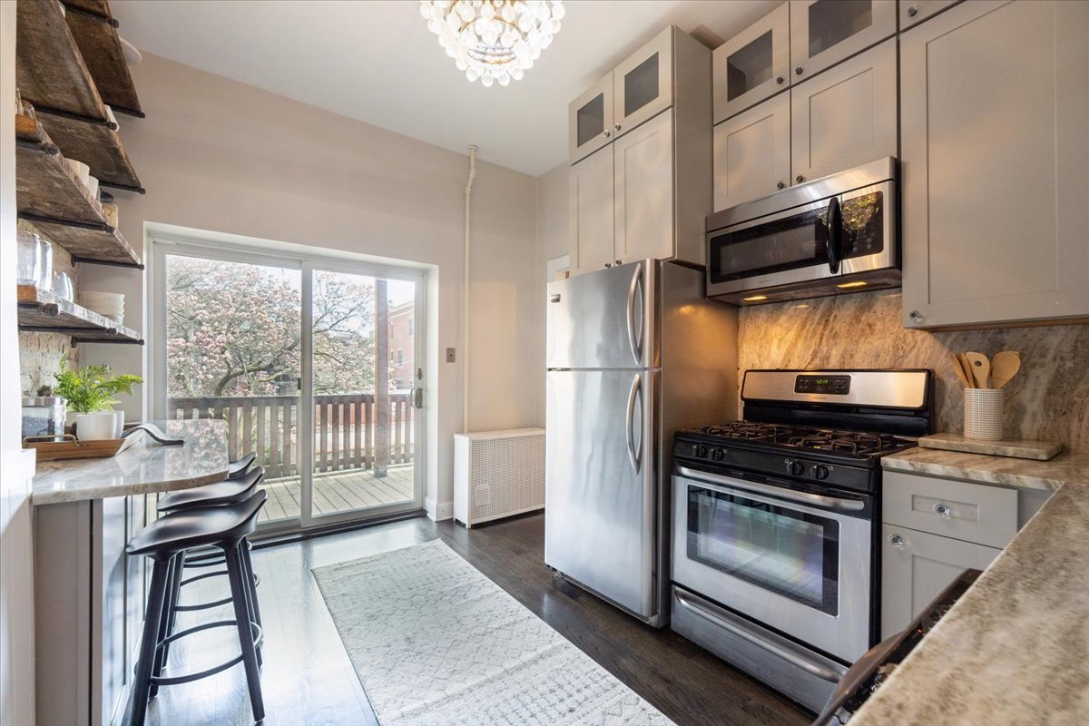 2151 N SEMINARY Avenue Unit: B