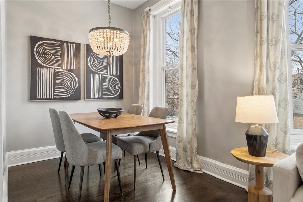 2151 N SEMINARY Avenue Unit: B