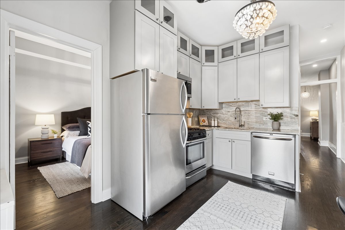 2151 N SEMINARY Avenue Unit: B